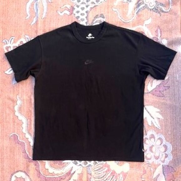 Nike Black Essentials T-Shirt – Crewneck, Short Sleeve, Size L - Picture 1 of 3